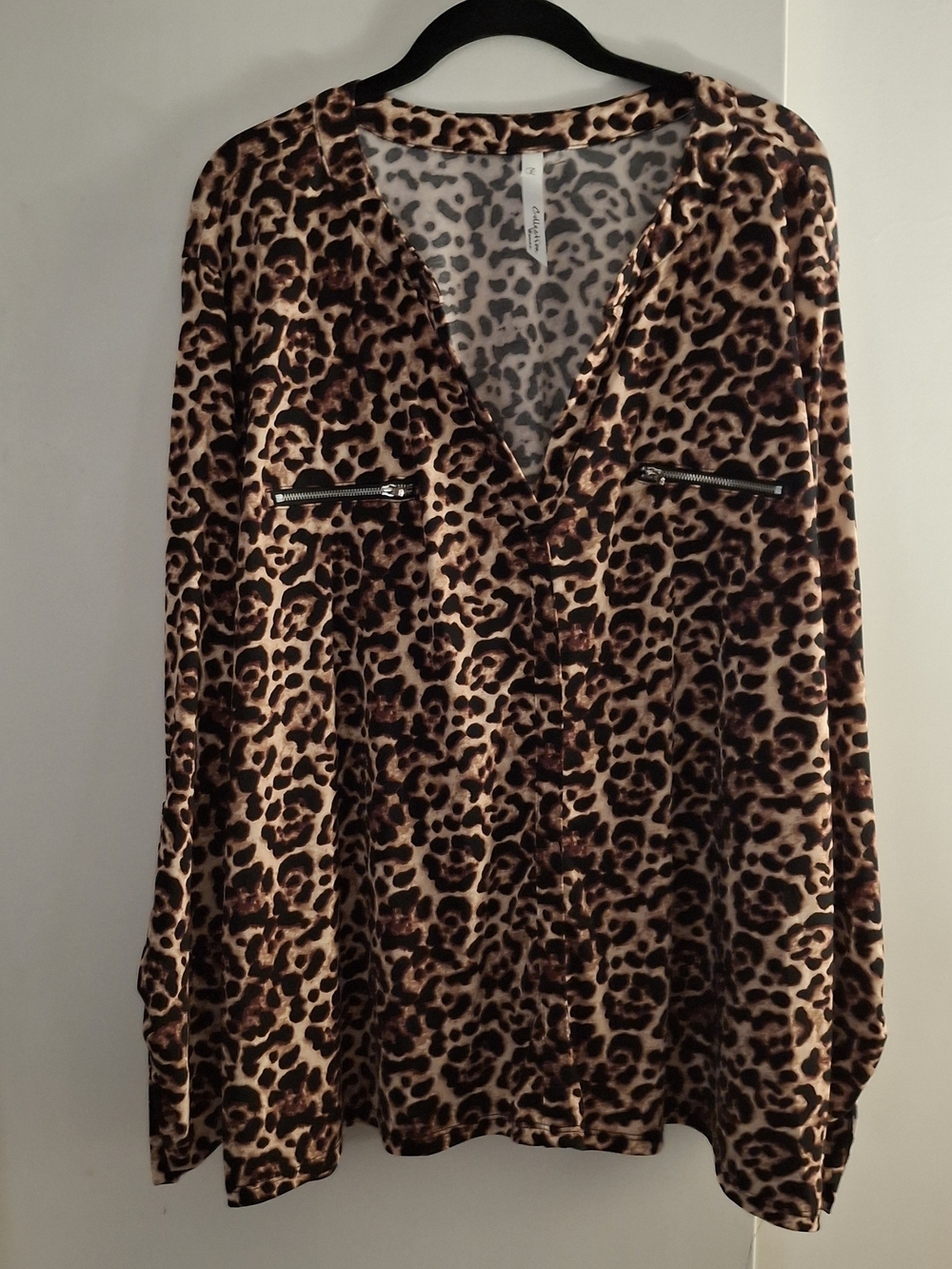 NY Collection Women's Leopard Print V-Neck Blouse with Zip Pockets